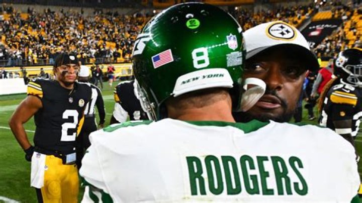 Erin Andrews’ Video With Jets’ Aaron Rodgers Goes Viral