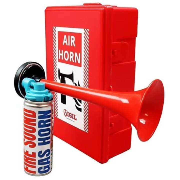 How You Can Get and Use Air Horn and Loud Horn in Lethal Company