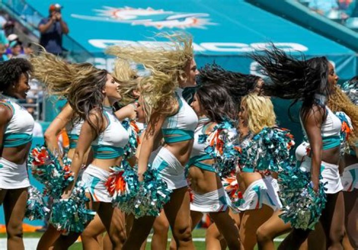 Miami Dolphins Cheerleader Goes Viral During Latest Loss (Photos)