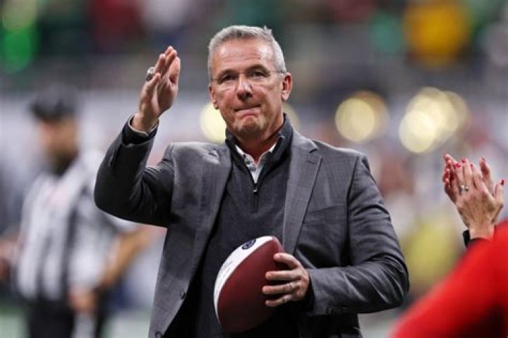 New Angle Shows Exactly What Urban Meyer Did With Hand (Video)